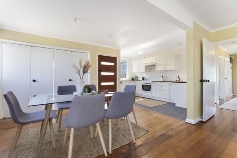 Photo of property in 52 Wallace Place, Westown, New Plymouth, 4310