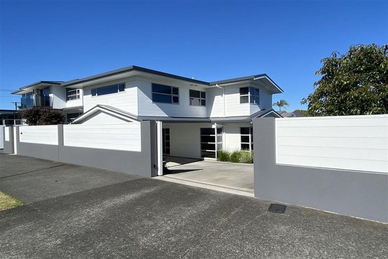 Photo of property in 6 Muripara Avenue, Point Chevalier, Auckland, 1022