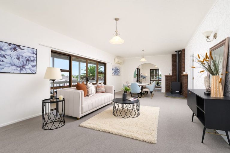 Photo of property in 35d Edmonton Road, Henderson, Auckland, 0612