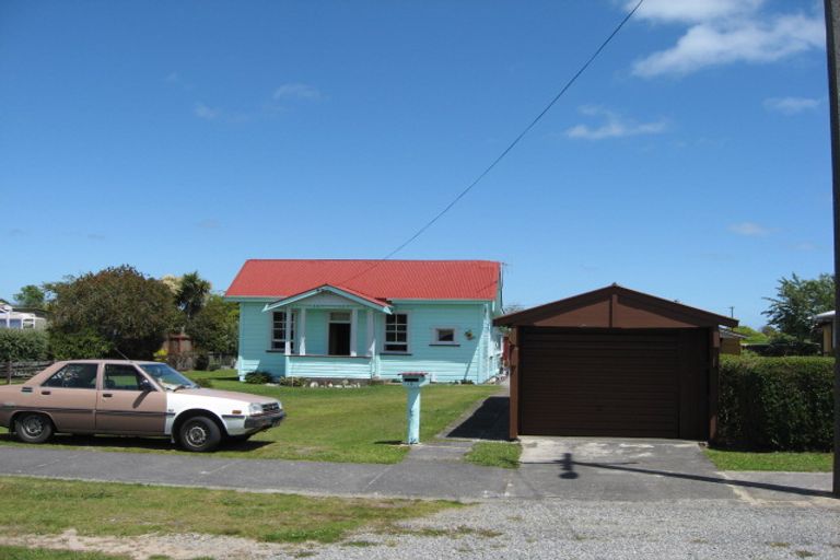 Photo of property in 10 Romilly Street, Westport, 7825