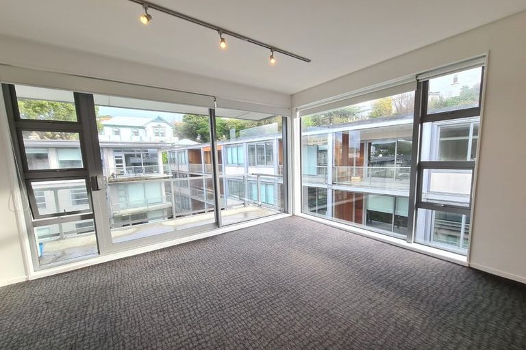 Photo of property in Revolucion Apartments, 401n/28 Torrens Terrace, Mount Cook, Wellington, 6011