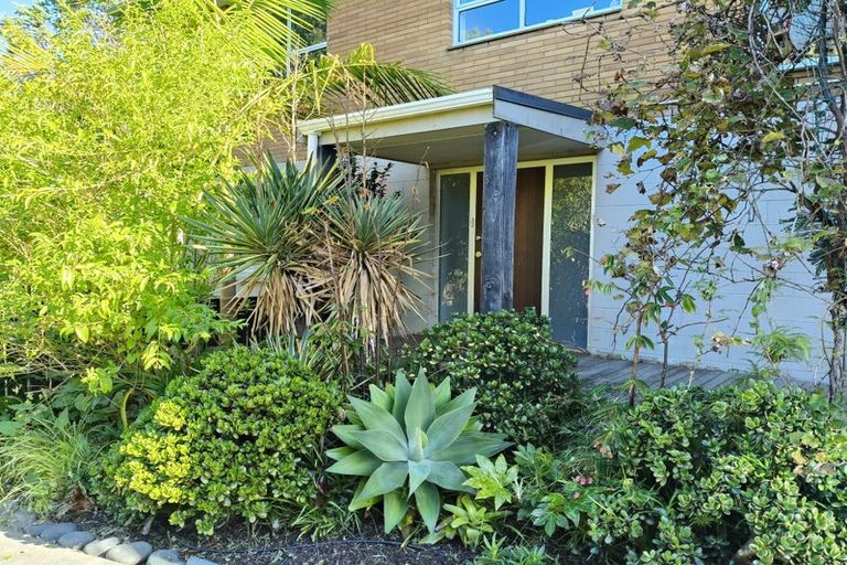 Photo of property in 4 Geoffrey Road, Torbay, Auckland, 0630
