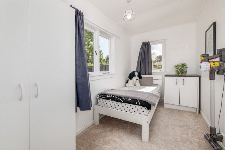 Photo of property in 2/176 Henderson Valley Road, Henderson, Auckland, 0612