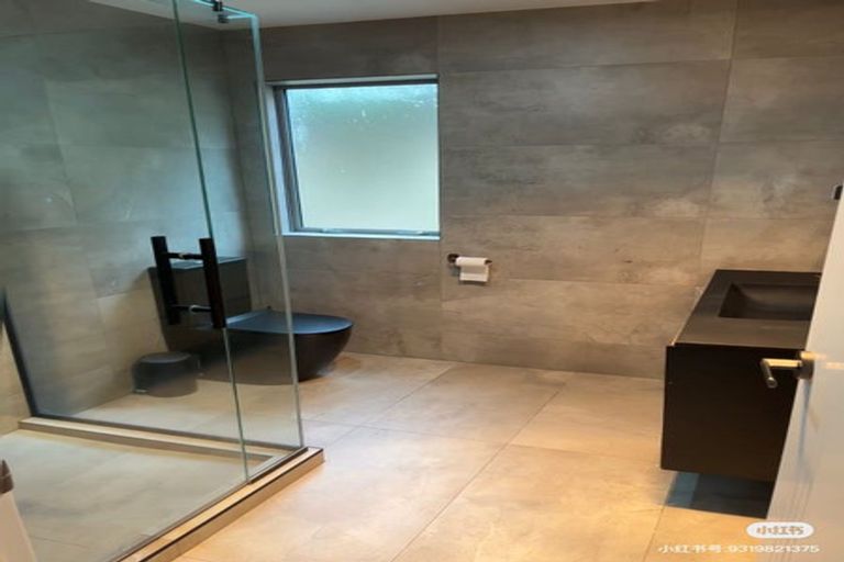 Photo of property in 17a Deuxberry Avenue, Northcote, Auckland, 0627