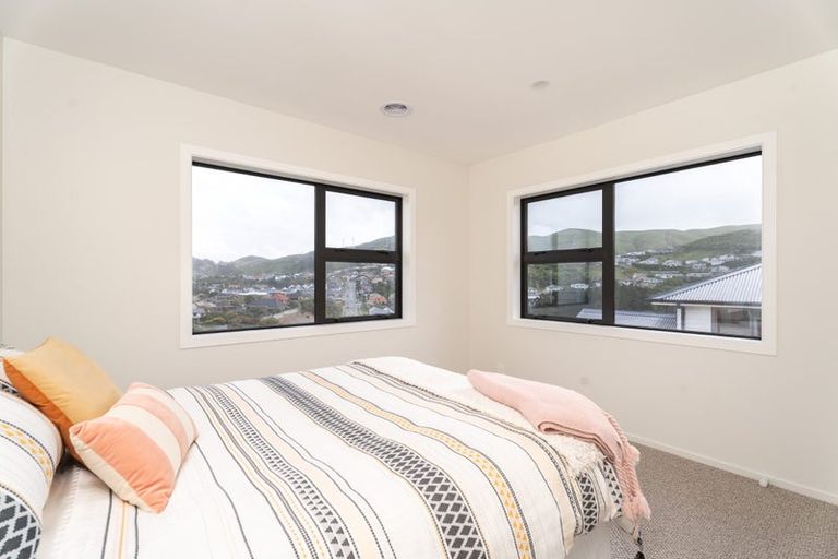 Photo of property in 50 Farnworth Terrace, Glenside, Wellington, 6037