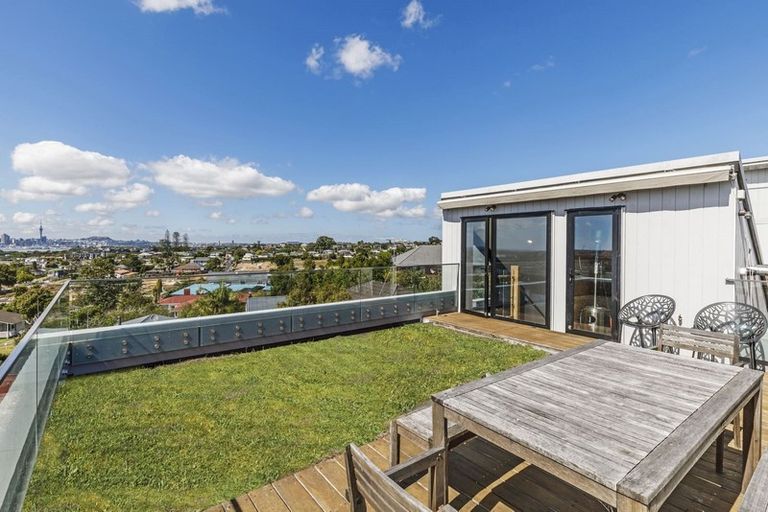Photo of property in 58c Potter Avenue, Northcote, Auckland, 0627