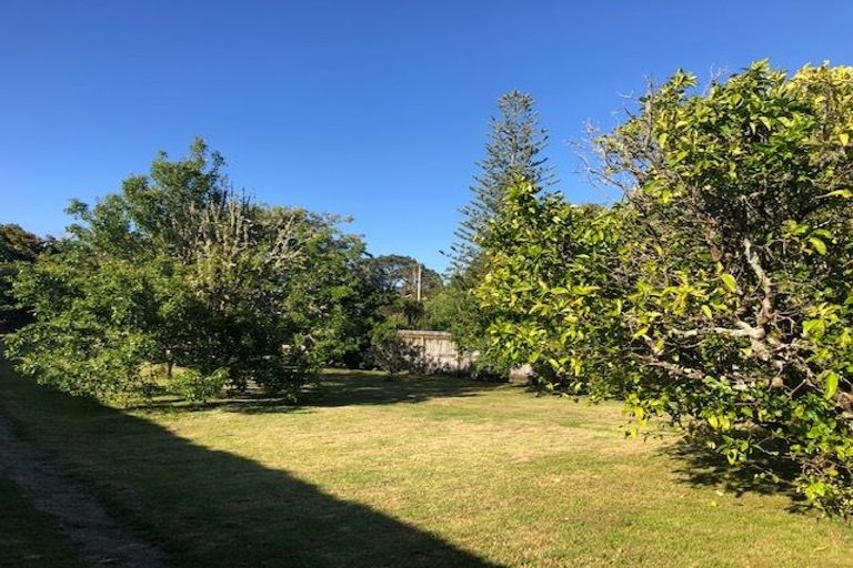 Photo of property in 65 Howard Road, Orere Point, Papakura, 2585