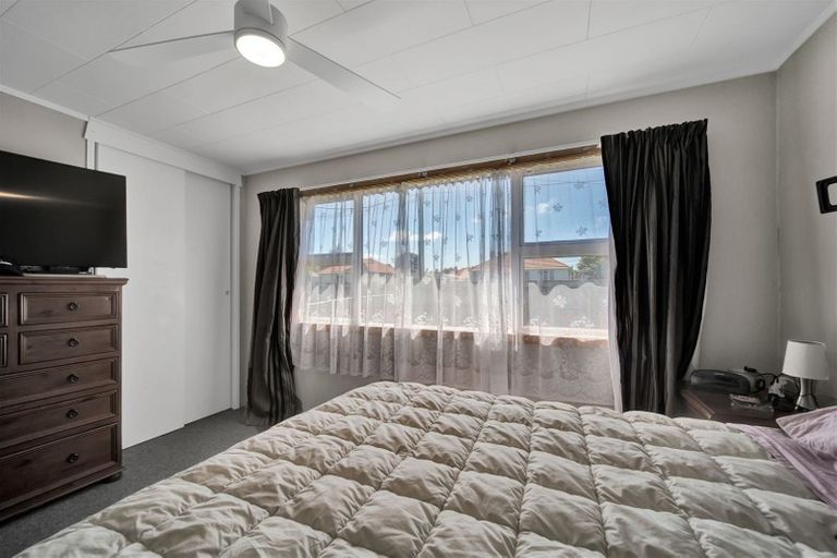 Photo of property in 1 Waihi Road, Hawera, 4610