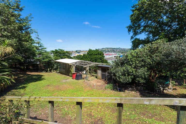 Photo of property in 17 Carlton Road, Pukekohe, 2120