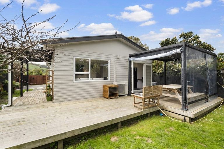 Photo of property in 3/69 Awaroa Road, Helensville, 0800