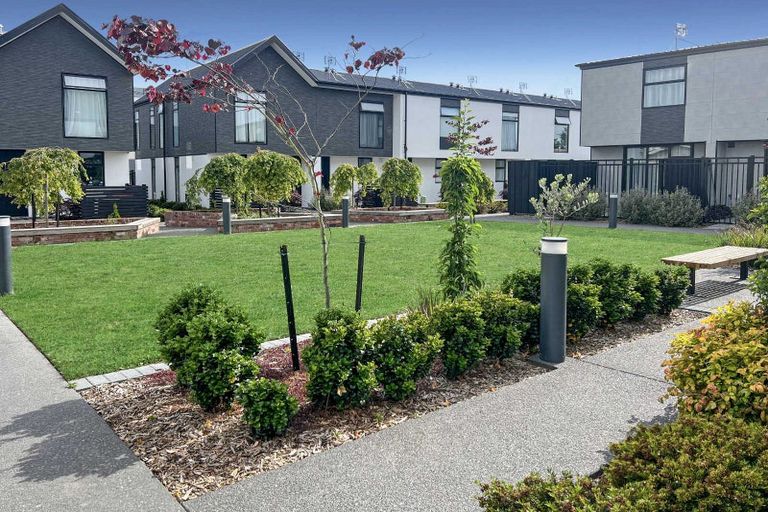 Photo of property in 6/12 New Brighton Road, Shirley, Christchurch, 8061