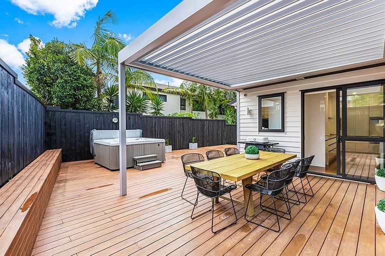 Photo of property in 34a Lyons Avenue, Murrays Bay, Auckland, 0630