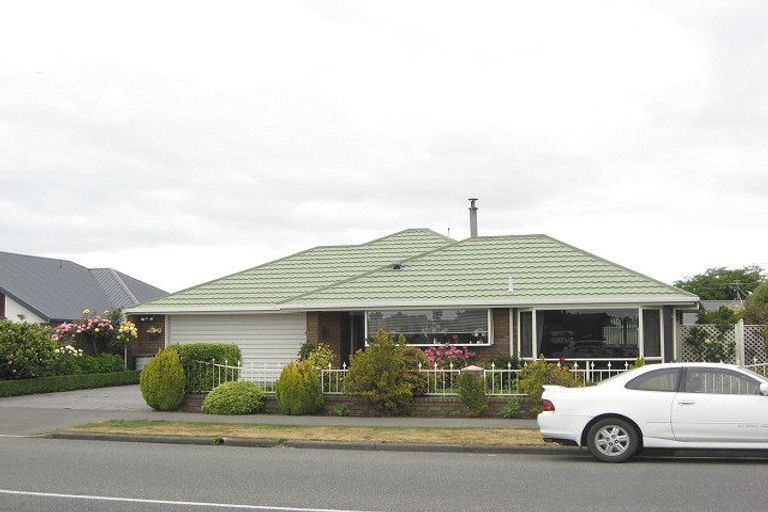 Photo of property in 51 Queenspark Drive, Parklands, Christchurch, 8083
