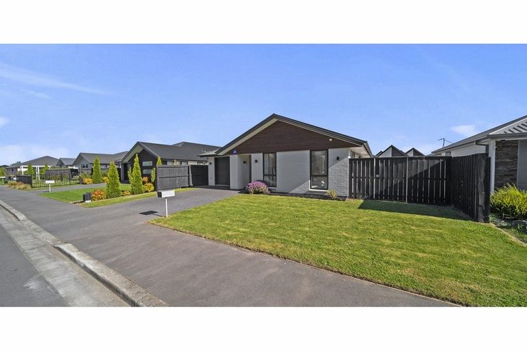 Photo of property in 32 Robert Duncan Road, Belfast, Christchurch, 8051