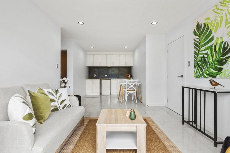 Photo of property in 21 Golden Morning Drive, Albany Heights, Auckland, 0632