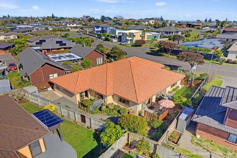 Photo of property in 76 Hillcrest Road North, Raumati Beach, Paraparaumu, 5032