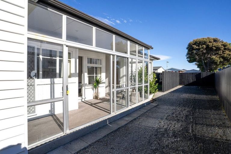 Photo of property in 17 Woodgrove Avenue, North New Brighton, Christchurch, 8083