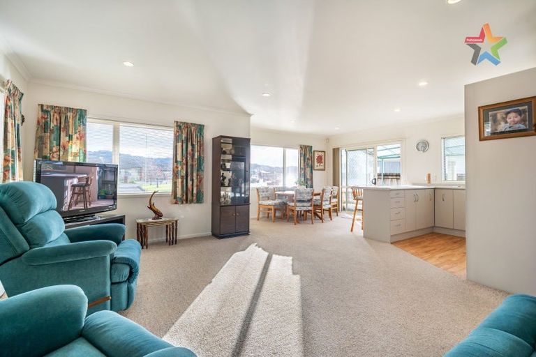 Photo of property in 10 Woodland Mews, Wainuiomata, Lower Hutt, 5014