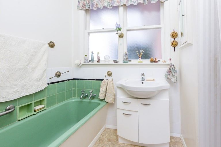 Photo of property in 70 Pine Avenue, Ebdentown, Upper Hutt, 5018