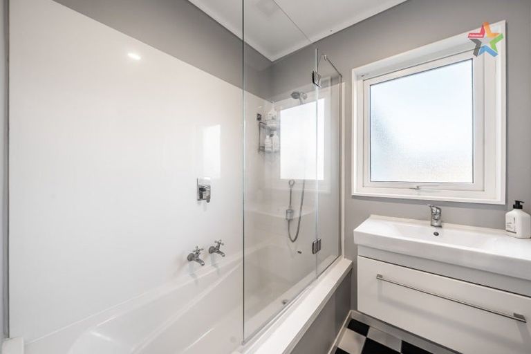 Photo of property in 21 Jasmine Grove, Maungaraki, Lower Hutt, 5010