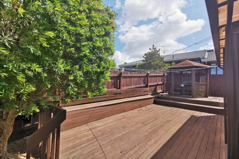 Photo of property in 2/9 Billabong Place, Botany Downs, Auckland, 2010