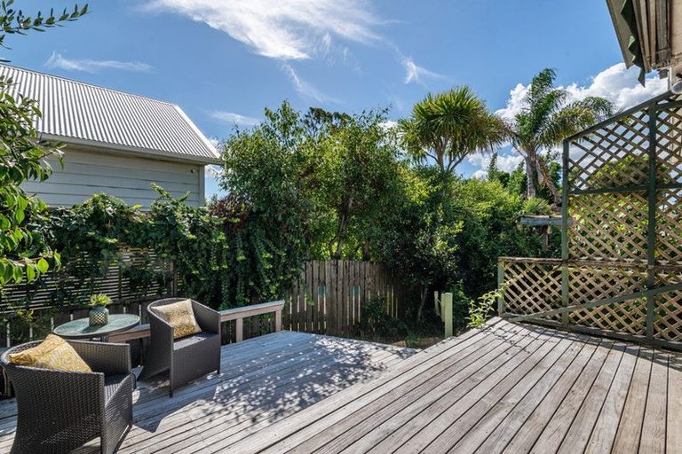 Photo of property in 2/24 Hastings Parade, Devonport, Auckland, 0624