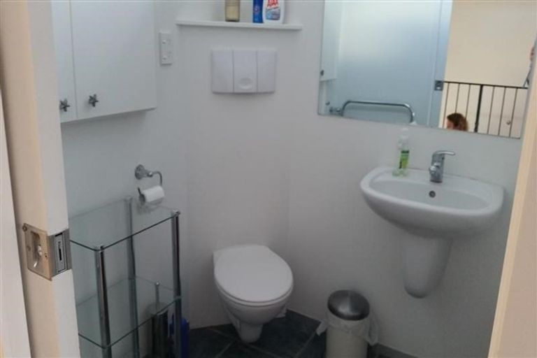 Photo of property in 1/72 Kitchener Road, Milford, Auckland, 0620