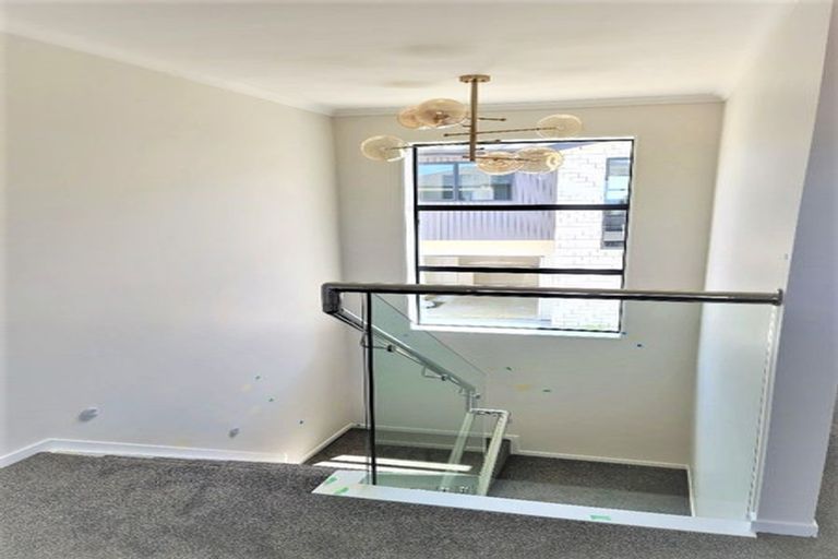 Photo of property in 12b Borrowdace Avenue, Botany Downs, Auckland, 2010