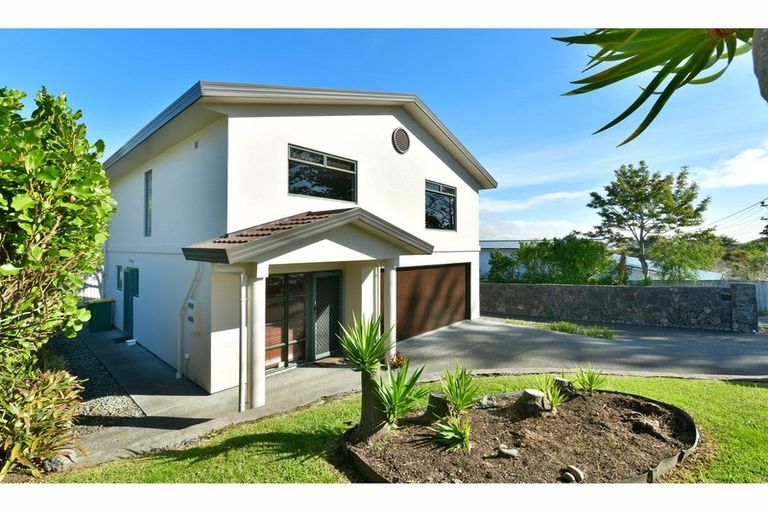Photo of property in 81 Vipond Road, Stanmore Bay, Whangaparaoa, 0932
