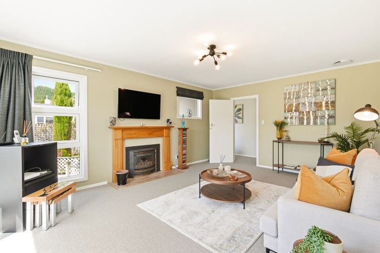 Photo of property in 72 Redwood Avenue, Tawa, Wellington, 5028