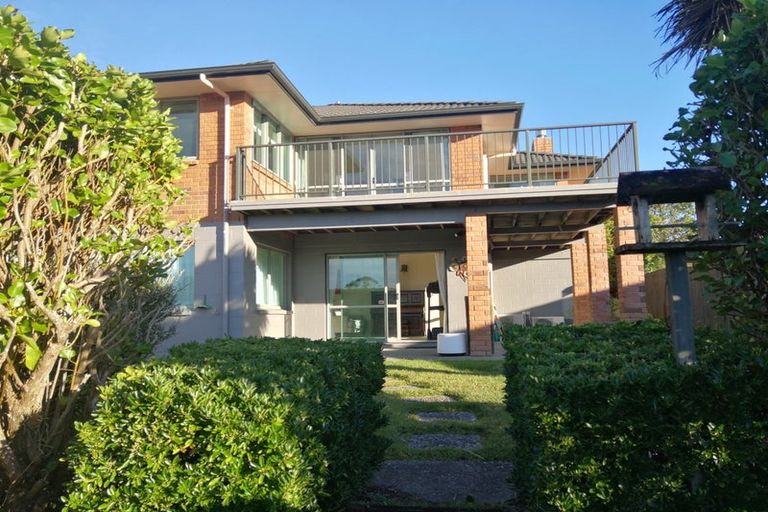 Photo of property in 54 Roberta Crescent, Orewa, 0931