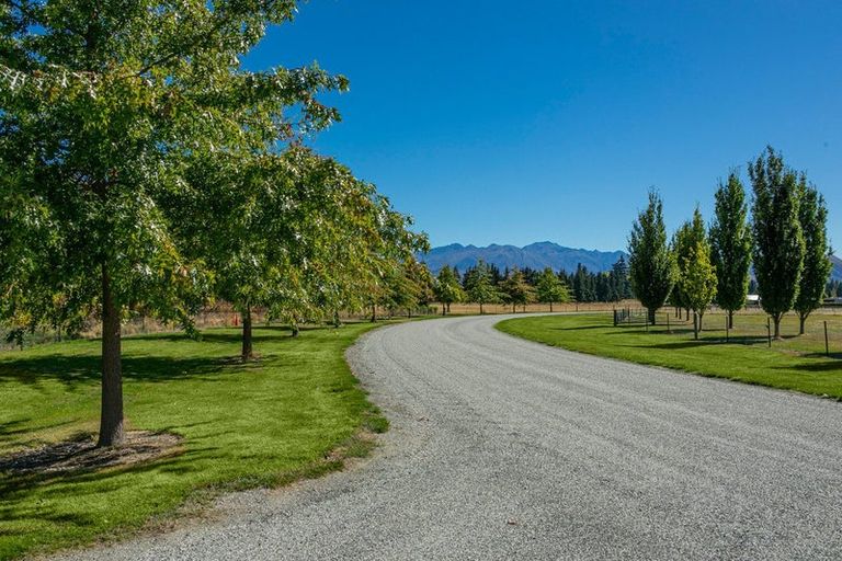 Photo of property in 16 Little Orchard Way, Wanaka, 9382