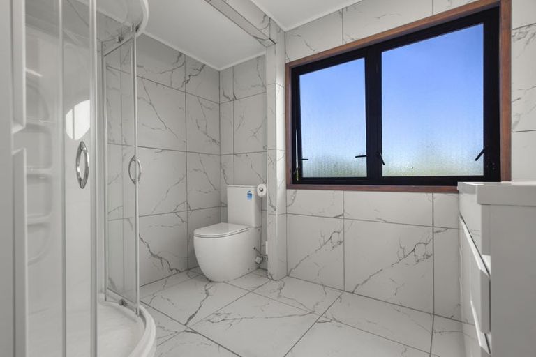 Photo of property in 205 Whangaparaoa Road, Red Beach, 0932