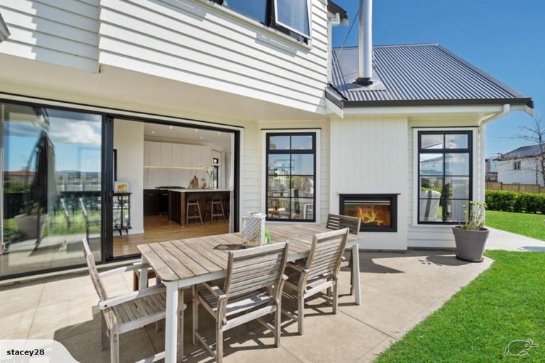 Photo of property in 11 Asola Place, Karaka, Papakura, 2113