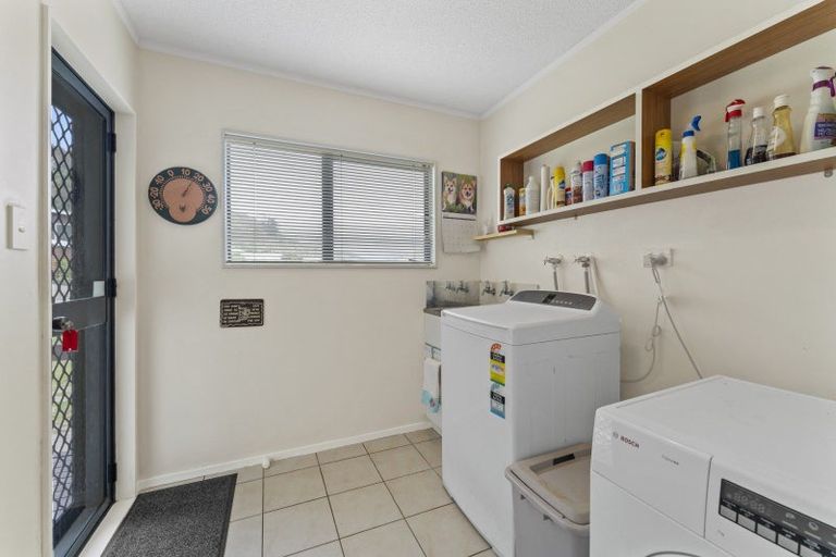 Photo of property in 38 Kakariki Grove, Waikanae, 5036