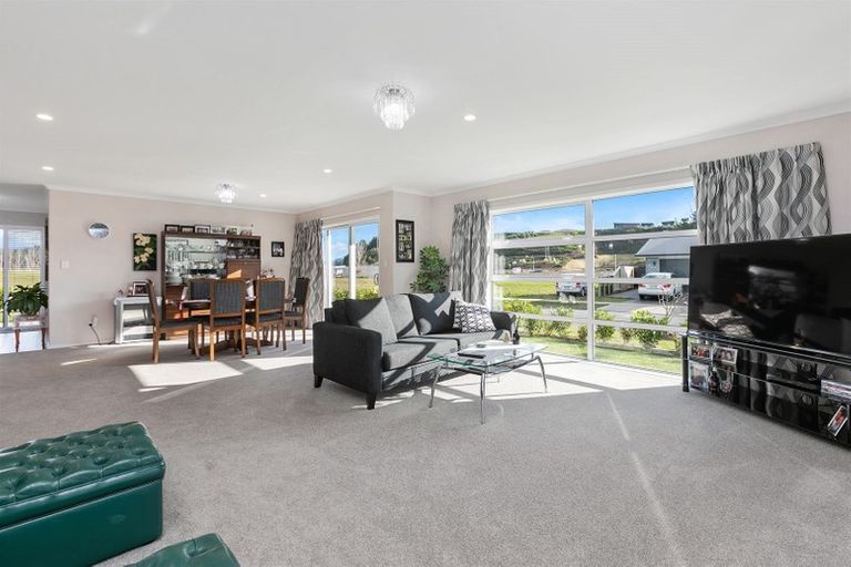 Photo of property in 70 Awataha Crescent, Pyes Pa, Tauranga, 3110