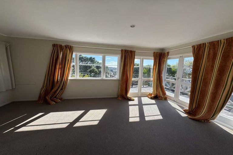 Photo of property in 572 Beach Road, Rothesay Bay, Auckland, 0630