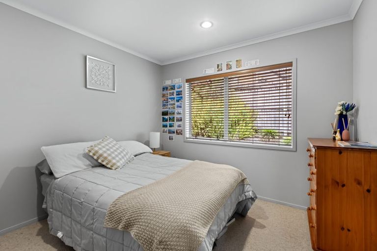 Photo of property in 12 Jelas Road, Red Beach, 0932