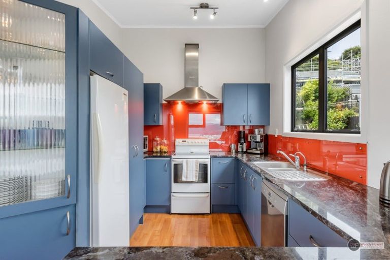 Photo of property in 30 Pekanga Road, Normandale, Lower Hutt, 5010