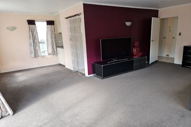 Photo of property in 201d Newlands Road, Newlands, Wellington, 6037