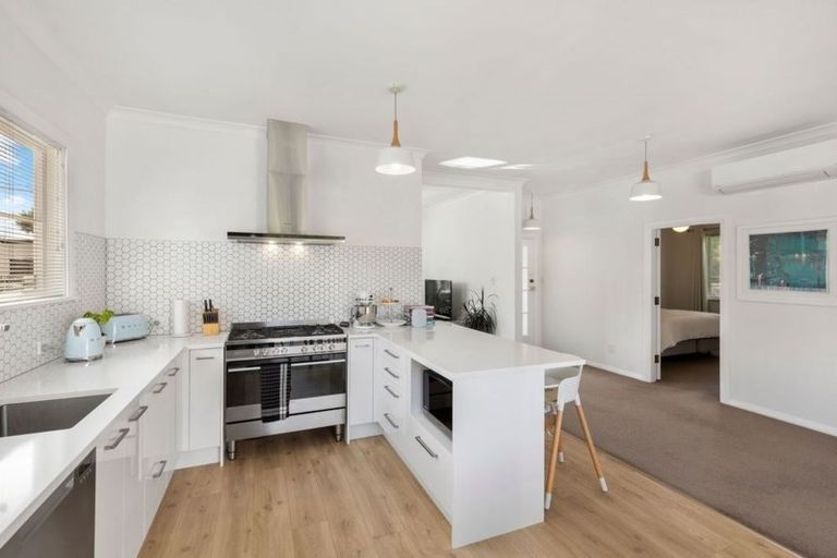 Photo of property in 16 Avon Street, Waterloo, Lower Hutt, 5011