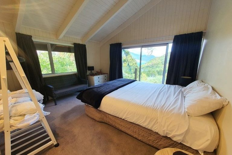 Photo of property in 16 Mckerrow Place, Sunshine Bay, Queenstown, 9300