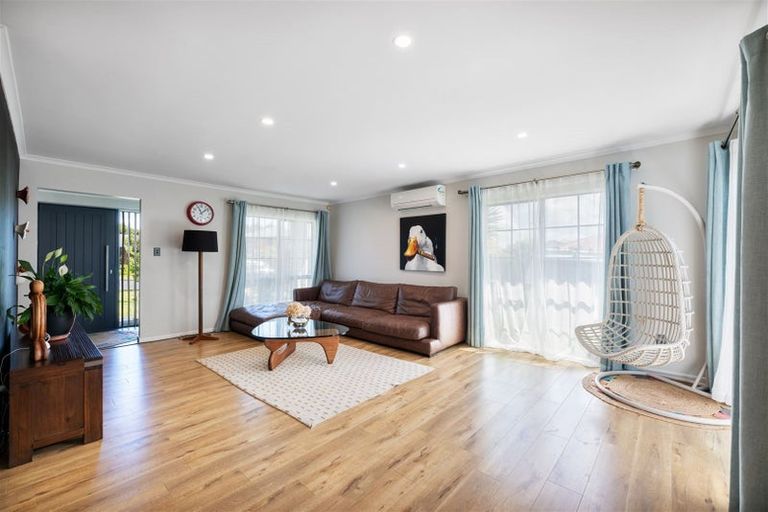 Photo of property in 85 Buscomb Avenue, Henderson, Auckland, 0610