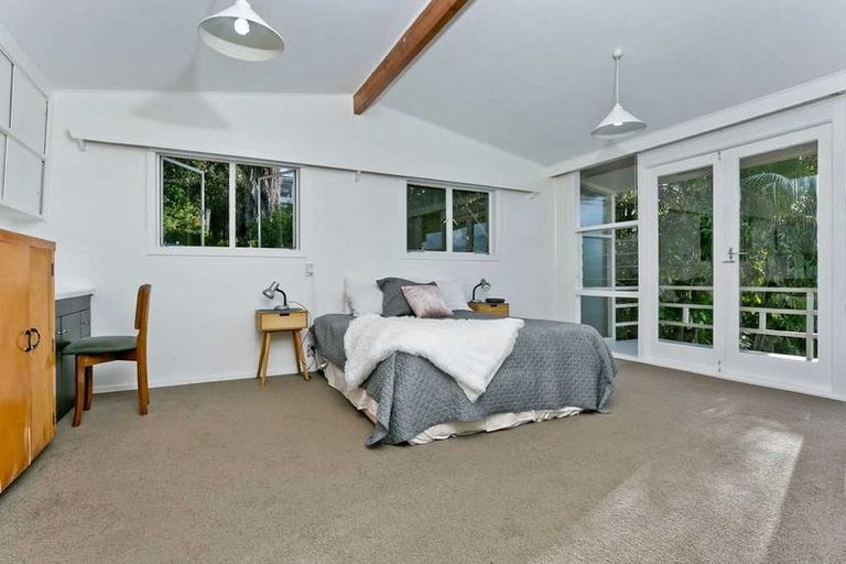 Photo of property in 90 Saddleback Rise, Murrays Bay, Auckland, 0630