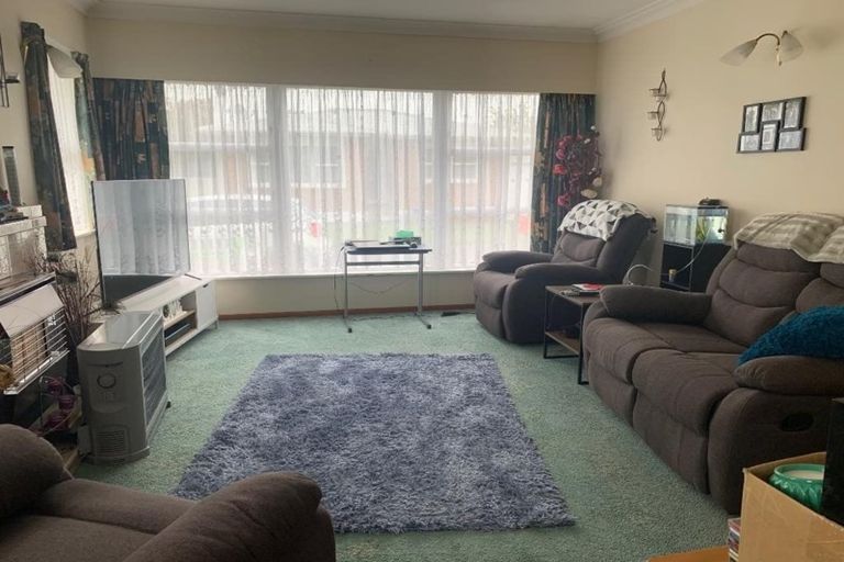 Photo of property in 8 Eton Place, Levin, 5510