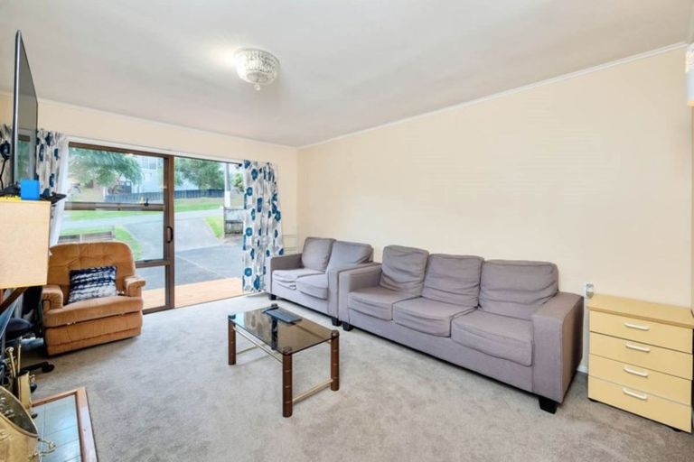 Photo of property in 1/16 Peach Road, Glenfield, Auckland, 0629