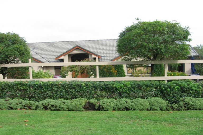 Photo of property in 23 Isobel Road, Greenhithe, Auckland, 0632