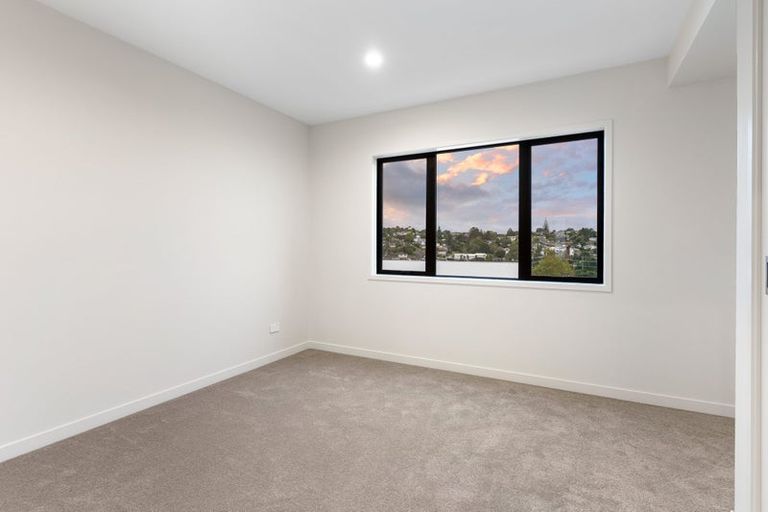 Photo of property in 27 Awhi Lane, Massey, 0614