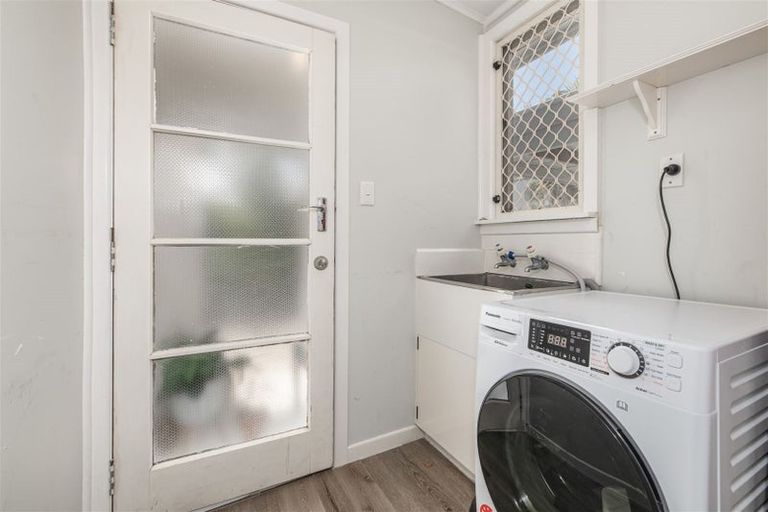 Photo of property in 2/176 Henderson Valley Road, Henderson, Auckland, 0612