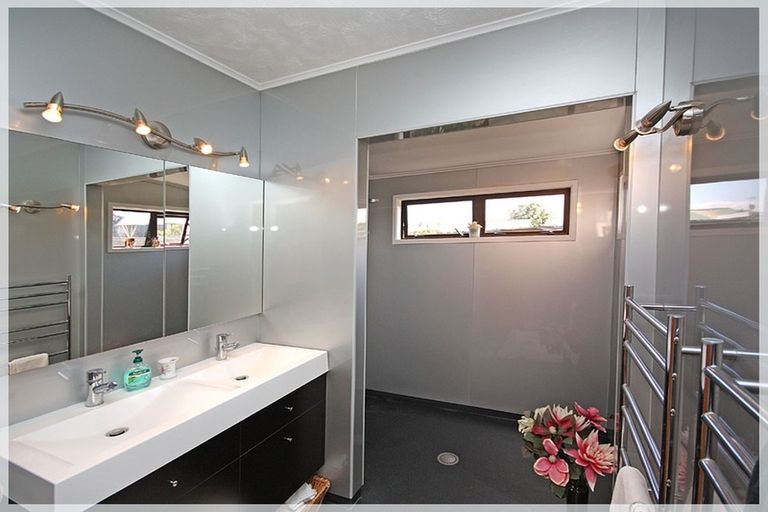 Photo of property in 35 Hartley Street, Foxton Beach, Foxton, 4815